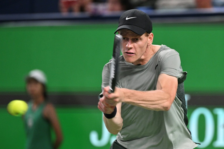 L'Italien Jannik Sinner contre l'Argentin Tomas Martin Etcheverry au 3e tour du Masters 1000 de Shanghai, le 6 octobre 2024.