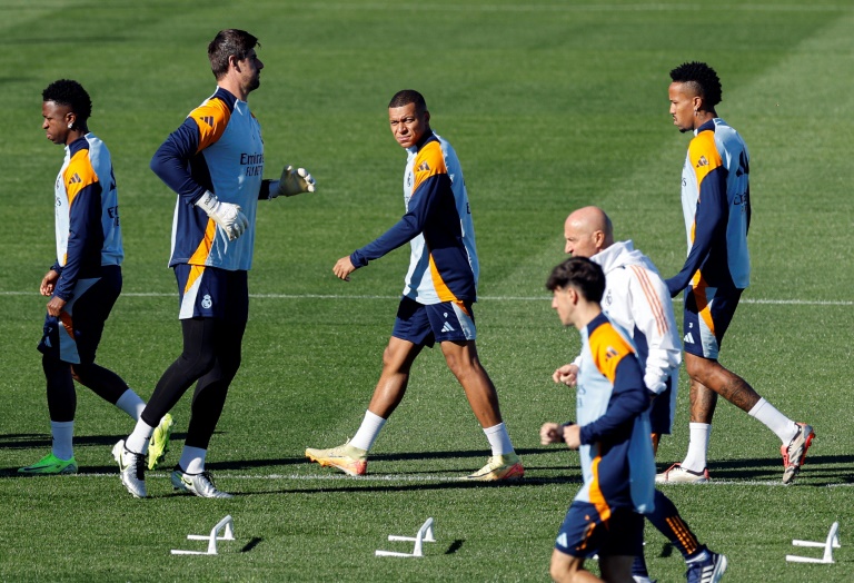 Kylian Mbappé (c) lors d'une session d'entraînement avec ses coéquipiers du Real Madrid, le 18 octobre 2024 à Valdebebas, près de Madrid