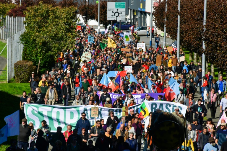 Manifestation contre l'installation d'une nouvelle usine de granulés de bois de l'entreprise Biosyl, à Guéret (Creuse) le 5 octobre 2024