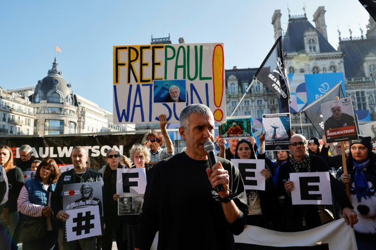 Manifetstation pour la libération de Paul Watson le 23 octobre 2024 devant l'Hôtel de Ville de Paris