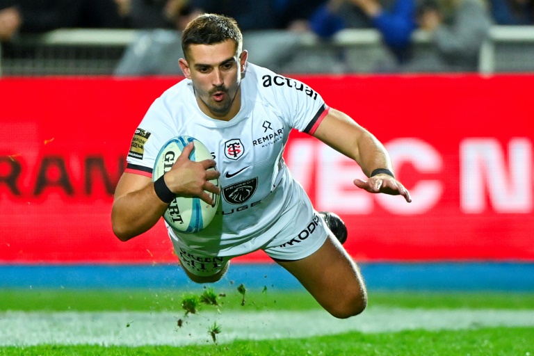 L'arrière de Toulouse, Thomas Ramos, marque un essai lors du match de Top 14 entre le Castres Olympique et le Stade Toulousain Rugby (Toulouse), à Castres, le 5 octobre 2024