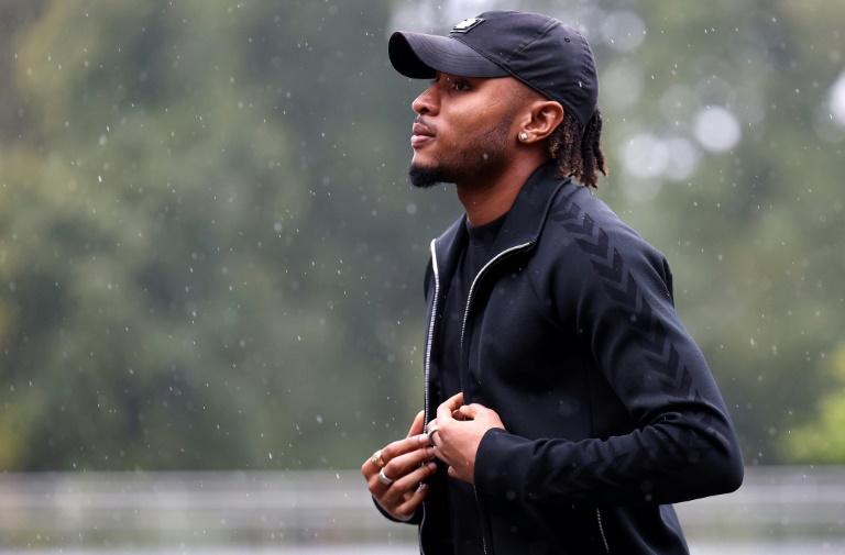 L'attaquant des Bleus Christopher Nkunku à son arrivée au centre d'entraînement de Clairefontaine, le 7 octobre 2024