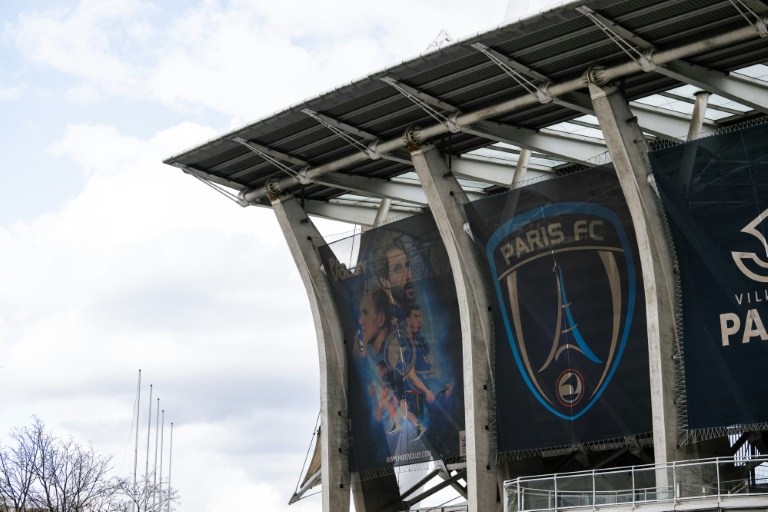 Le logo du Paris FC, club de Ligue 2 de la capitale, au stade Charléty, dans le XIIIe arrondissement, le 18 mars 2024