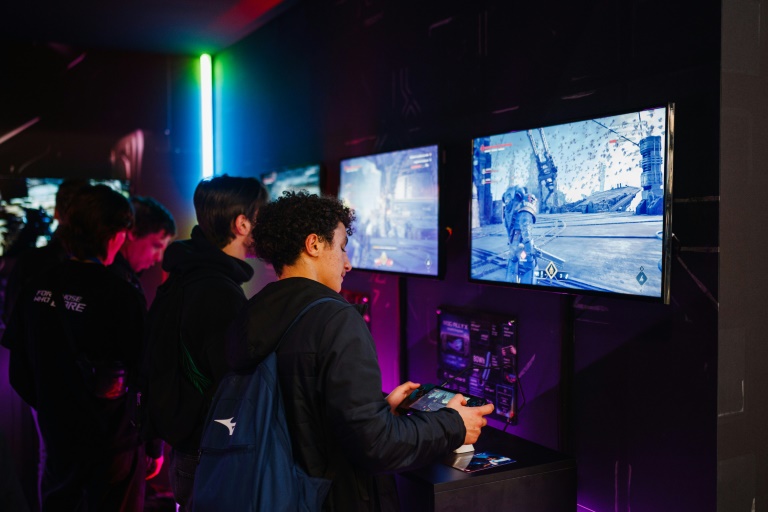 Des visiteurs à la Paris Games Week, le 23 octobre 2024 à Paris