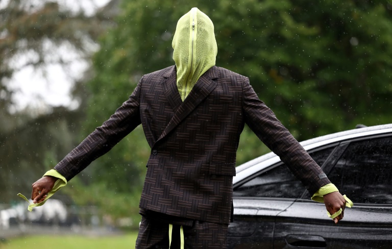 Le défenseur de l'équipe de France de football Ibrahima Konaté arrive à Clairefontaine-en-Yvelines, le 7 octobre 2024