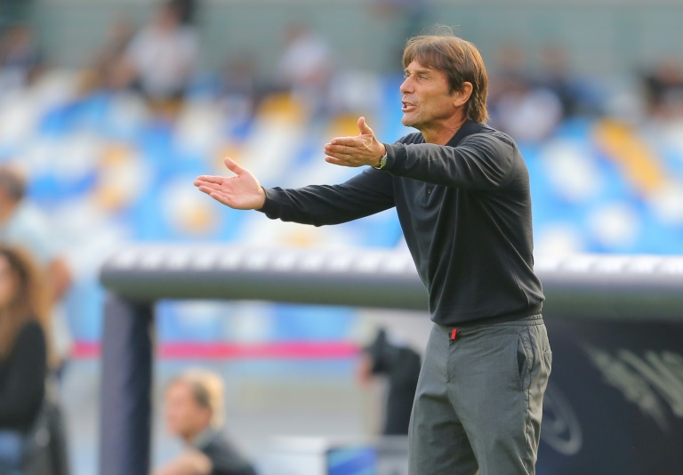 L'entraîneur de Naples Antonio Conte lors du match de Championnat d'Italie entre son équipe et Lecce le 26 octobre 2024 à Naples