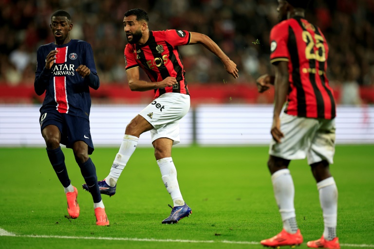 Le défenseur niçois Ali Abdi (c) ouvre la marque contre le PSG, le 6 octobre 2024 à Nice