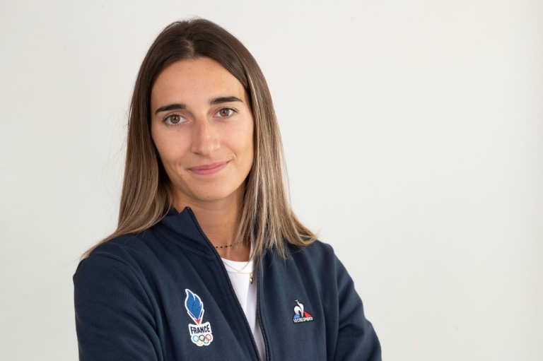 Perrine Laffont, membre de l'équipe olympique française de ski de bosses, pose lors de la présentation de l'équipe pour les Jeux olympiques et paralympiques d'hiver de Pékin 2022, à Romilly-sur-Seine, le 4 octobre 2021