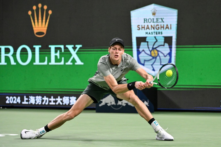 L'Italien Jannik Sinner, numéro un mondial, lors de son entrée en lice au Masters 1000 de Shanghai contre le Japonais Taro Daniel, le 5 octobre 2024