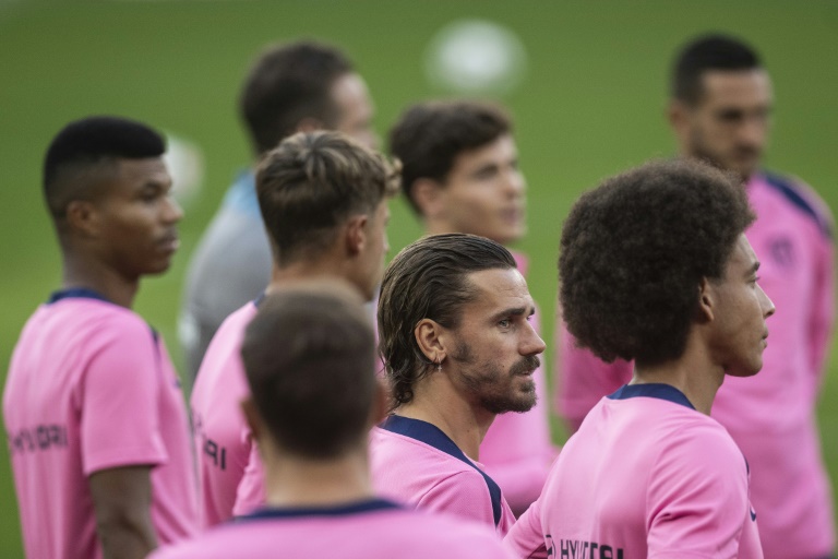 Antoine Griezmann et ses coéquipiers de l'Atlético Madrid lors d'une séance d'entraînement à Lisbonne, le 1er octobre 2024