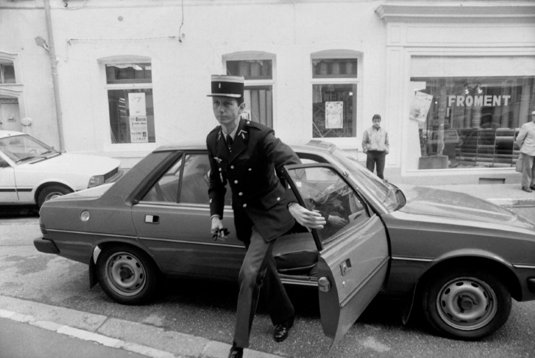 Le capitaine de gendarmerie Etienne Sesmat arrive au tribunal d'Epinal pour une confrontation avec les époux Chritine et Jean-Marie Villemin, le 3 mai 1985