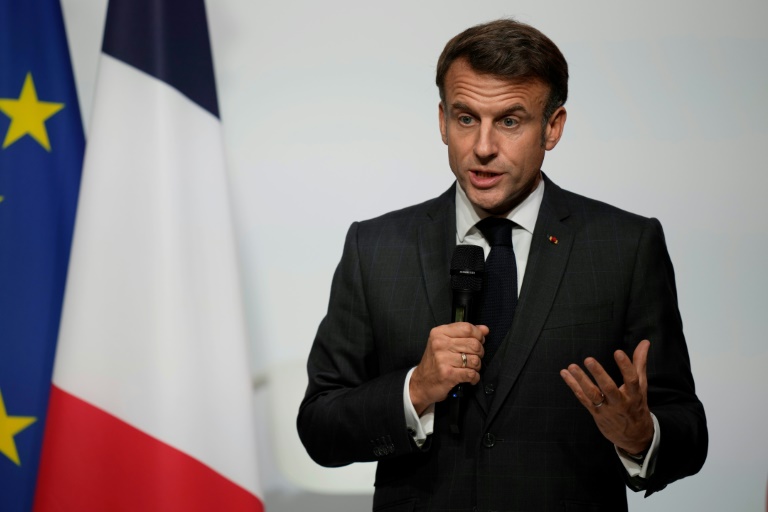 Le président Emmanuel Macron au palais de l'Elysée à Paris, le 25 octobre 2024