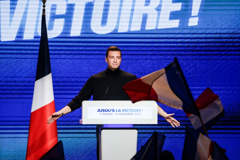 Le président du Rassemblement national (RN) Jordan Bardella lors d'un meeting à Tonneins, le 10 novembre 2024 dans le Lot-et-Garonne