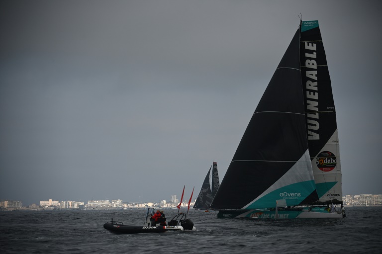 Le voilier du navigateur Sam Goodchild (Vulnerable) le jour du départ de la 10e édition du Vendée Globe, le 10 novembre 2024