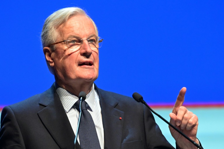 Le Premier ministre Michel Barnier prononce un discours aux Assises des départements de France, le 15 novembre 2024 à Angers (Maine-et-Loire)