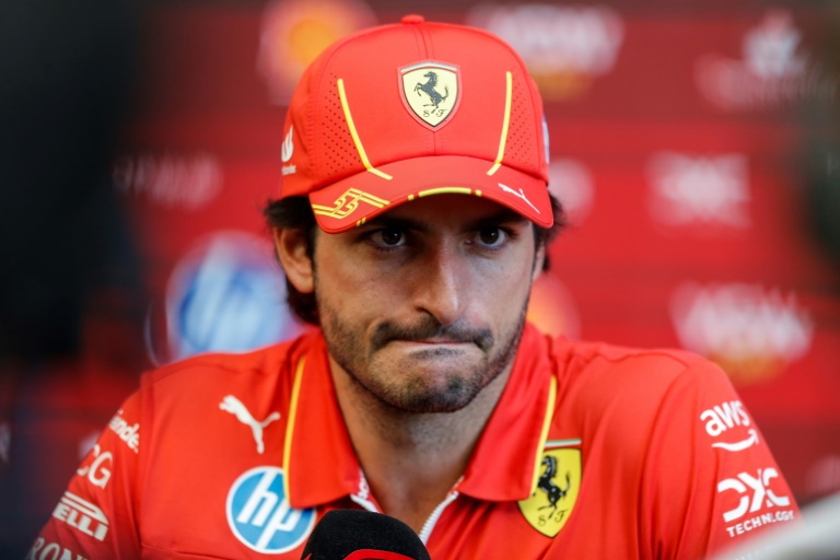 Le pilote espagnol de l'écurie Ferrari Carlos Sainz à Interlagos, à Sao Paulo, le 31 octobre 2024