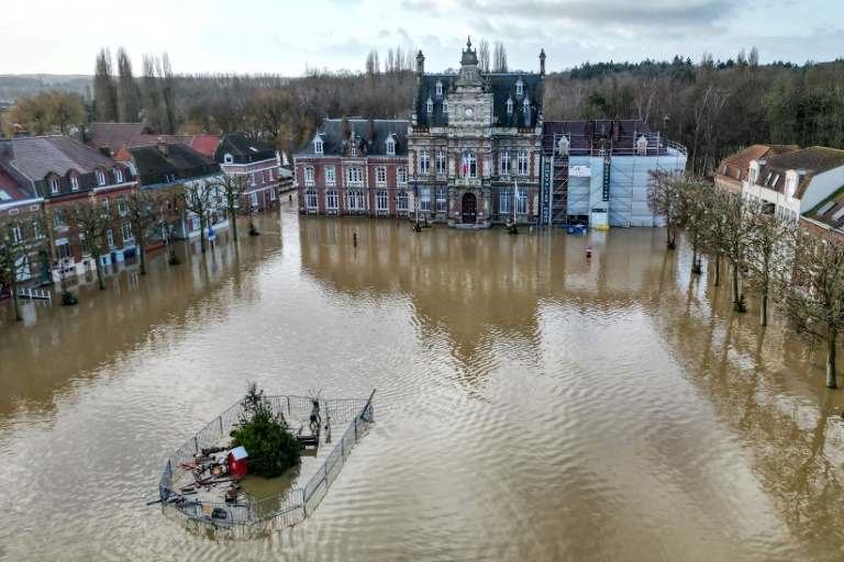 Vue aérienne des inondations à Arques, dans le Pas-de-Calais, le 4 janvier 2024