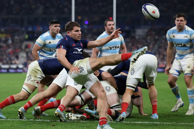 Le demi de mêlée Antoine Dupont lors du match du XV de France contre l'Argentine en tournée d'automne au Stade de France, le 22 novembre 2024.