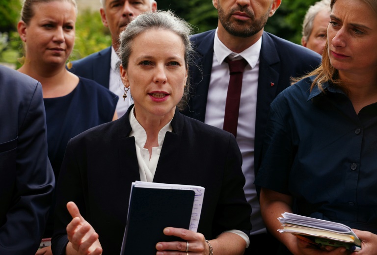 Lucie Castets, candidate du NFP à Matignon, entouré de leaders du NFP, le 23 août 2024 à Paris