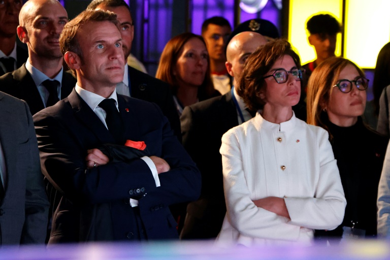 La ministre de la Culture Rachida Dati et Emmanuel Macron à l'univsersité de Rabat, le 29 octobre 2024