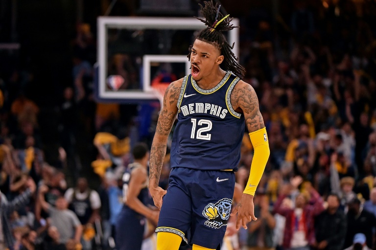 Ja Morant, des Memphis Grizzlies, lors d'un match contre les Golden State Warriors, le 3 mai 2022 dans le Tennessee