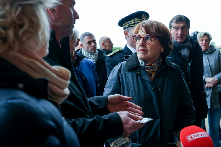 La ministre de l'Agriculture Annie Genevard, en visite dans une exploitation d'endives à La Couture (Pas-de-Calais), le 21 novembre 2024