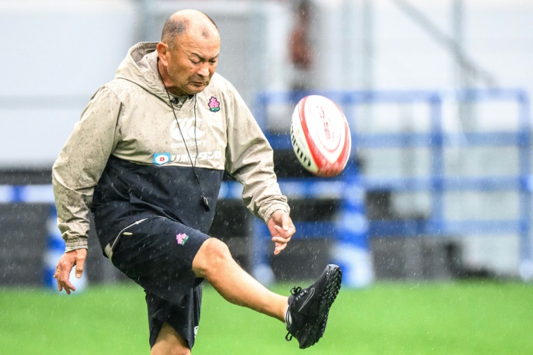 Eddie Jones, le sélectionneur australien du Japon, lors d'un entraînement à la veille d'un match contre l'Angleterre, le 21 janvier 2024 à Tokyo