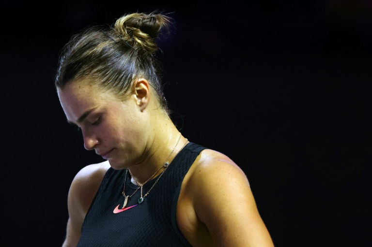 La Biélorusse Aryna Sabalenka s'est inclinée face à la Kazakhe Elena Rybakina en quarts de finale au championnat WTA Finals à Riyad, le 6 novembre 2024