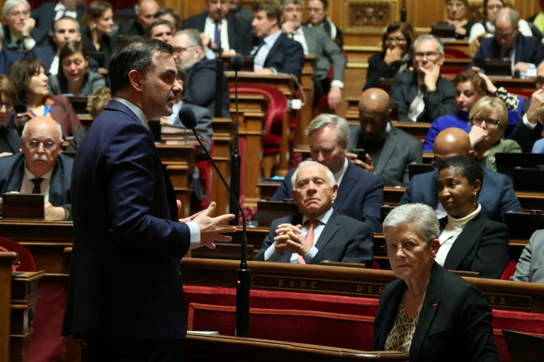 Le ministre du Budget et des Comptes publics Laurent Saint-Martin lors de l'examen du projet de loi de financement de la sécurité sociale (PLFSS) 2025 au Sénat à Paris le 26 novembre 2024