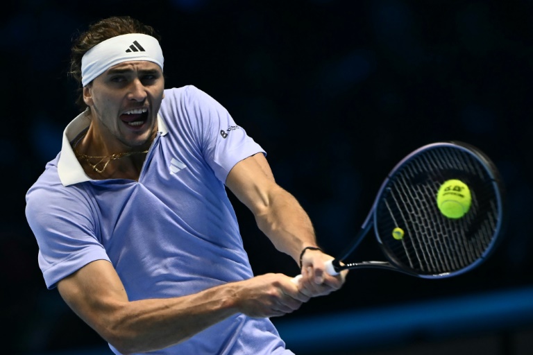 L'Allemand Alexander Zverev au cours de son match de poules aux Masters contre l'Espagnol Carlos Alcaraz le 15 novembre 2024 à Turin