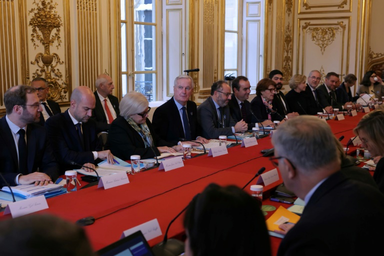 Séance de pose lors du séminaire gouvernemental le 4 novembre 2024 à l'Hôtel de Matignon à Paris