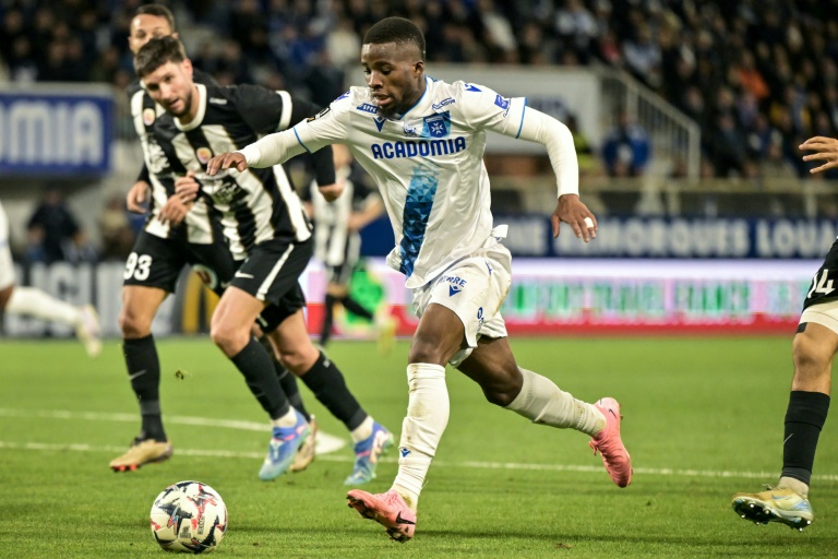 Le milieu de terrain Hamed Junior Traoré, le buteur d'Auxerre contre Angers en Ligue 1 le 24 novembre 2024 au stade Abbé-Deschamps à Auxerre