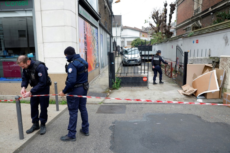 Des policiers sur les lieux d'une intervention à Villeneuve-Saint-Georges, dans le Val-de-Marne, le 17 novembre 2024