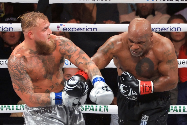 L'ancien champion du monde des lourds Mike Tyson contre Jake Paul le 15 novembre 2024 à Arlington, Texas