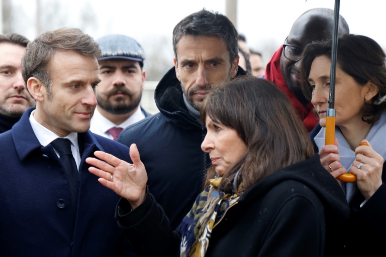 Anne Hidalgo et Emmanuel Macron à l'inauguration du Village olympique à Saint-Denis, le 29 février 2024