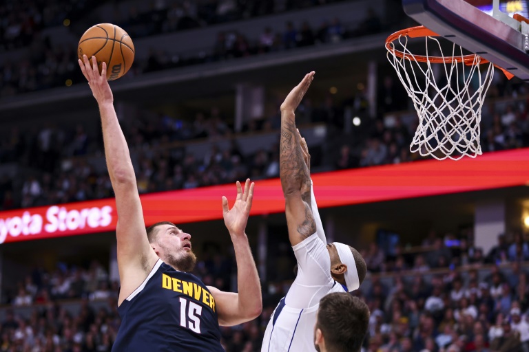 Le Serbe Nikola Jokic (#15) lors de la victoire à domicile des Denver Nuggets face aux Dallas Mavericks, le 10 novembre 2024