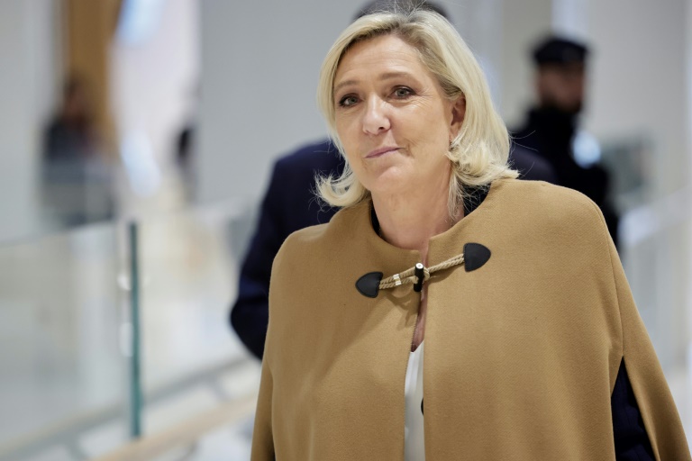 Marine Le Pen, cheffe de file du Rassemblement national (RN), arrive au tribunal de Paris, le 5 novembre 2024