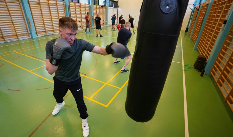 Entraînement de boxe dans un gymnase du Fight Club Nanoq, à Nuuk, le 28 août 2024 au Groenland 