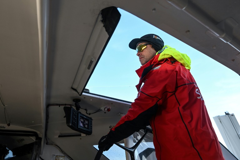 Le skipper Thomas Coville à la barre de son voilier Sodebo Ultim à LOrient, le 22 novembre 2024 à quelques jours du Trophée Jules Verne