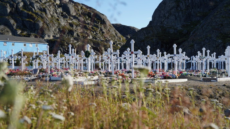 Un cimetière à Maniitsog, le 3 septembre 2024 au Groenland