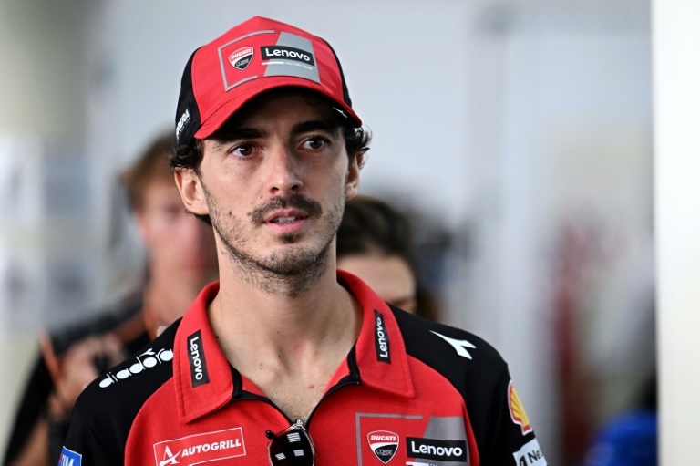 Le pilote italien Francesco Bagnaia (Ducati) en salle de presse, après la course sprint du Grand Prix de Malaisie de MotoGP, le 2 novembre 2024 à Sepang