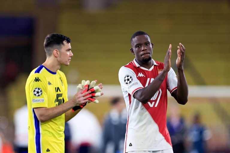 Denis Zakaria (à droite) célèbre la victoire 5-1 contre l'Etoile Rouge de Belgrade le 22 octobre en Ligue des champions. Blessé, le milieu de terrain suisse est forfait contre Bologne.