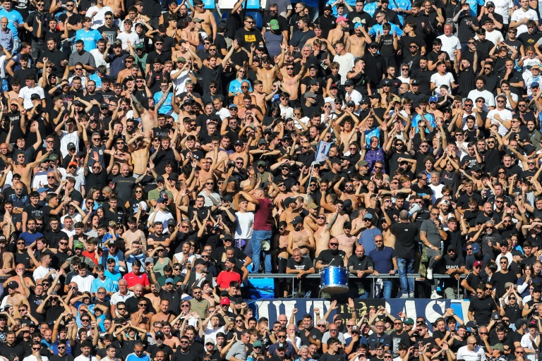 Des supporters du Napoli lors du match de Championnat d'Italie entre leur équipe et l'Atalanta le 3 novembre 2024 à Naples