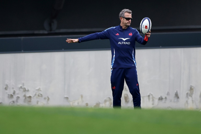 Le sélectionneur du XV de France Fabien Galthié lors d'un entraînement à Marcoussis, en région parisienne, le 13 novembre 2024