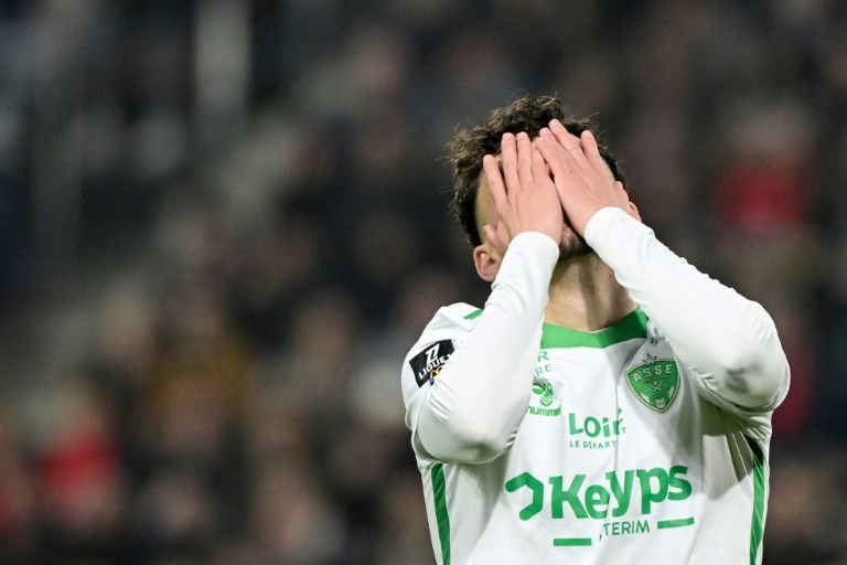 L'attaquant stéphanois Mathieu Cafaro pendant la rencontre face à Rennes, au Roazhon Park, le 30 novembre 2024