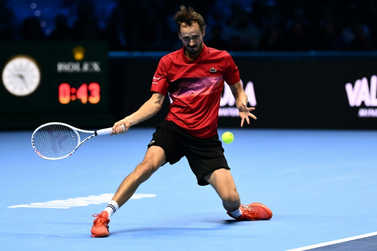 Le Russe Daniil Medvedev face à l'Italien Jannik Sinner lors de la 5ème journée des Masters ATP le 14 novembre 2024 à Turin