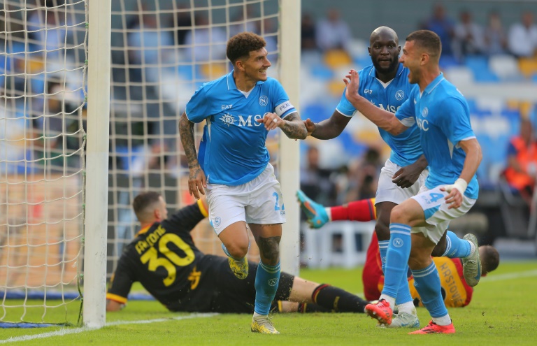 Giovanni Di Lorenzo, Romelu Lukaku et Alessandro Buongiorno après l'ouverture du score contre Lecce en Championnat d'Italie le 26 octobre 2024 à Naples