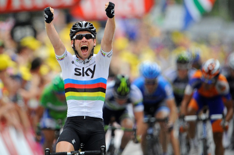 Mark Cavendish victorieux de la 18e étape du Tour de France 2012 avec le maillot de champion du monde sur le dos, le 20 juillet 2012 à Brive