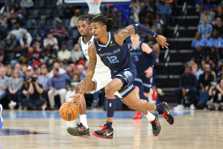 Ja Morant (#12) lors du match entre sa franchise NBA des Memphis Grizzlies et les Milwaukee Bucks, le 31 octobre 2024 à Memphis