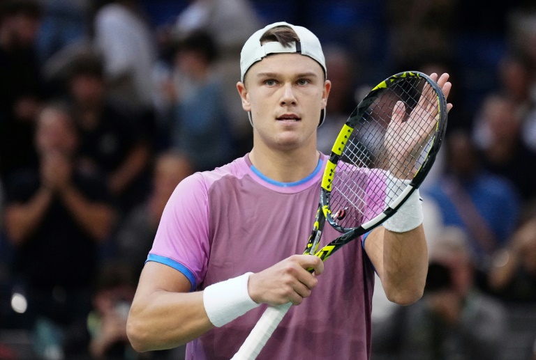 Le Danois Holger Rune lors de sa victoire en quart de finale du Masters 1000 de Paris face à l'Australien Alex de Minaur, le 1er novembre 2024 à Bercy